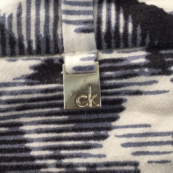 GUC Calvin Klein Shorts - Picture 2 of 6